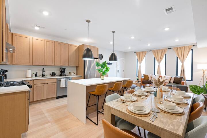 6BR NYC Escape|2 Flr|MASSIVE Rooftop|Sleeps 16+! gallery image 4