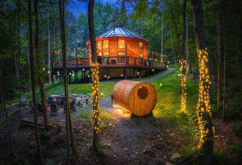 Mount Snow Yurt: Hot Tub~Wood Stove~WiFi~EVcharger