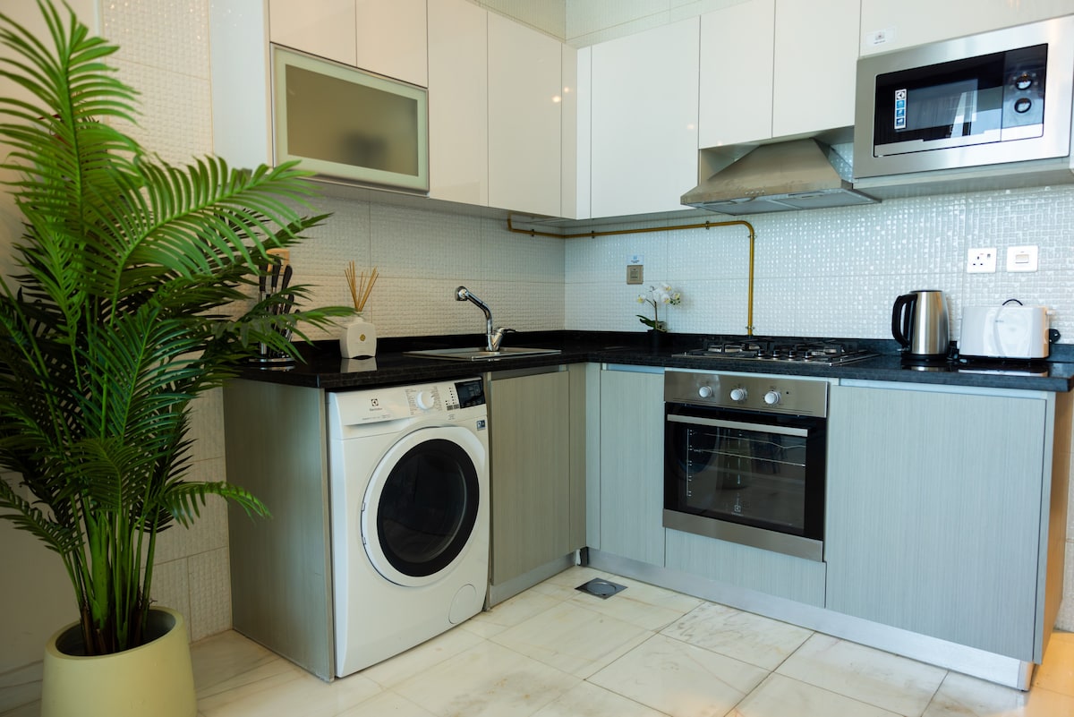 Popular Airbnb listing: Studio in downtown with Burj Khalifa and city view in Business Bay