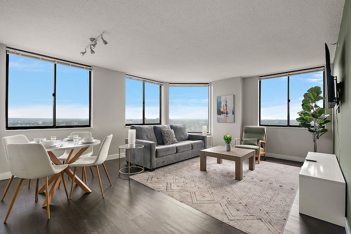 Modern Condo On 23rd Floor • Free Parking•pool•gym - Minneapolis, MN
