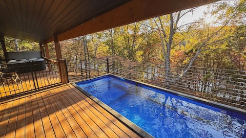 Lakefront Lodge: Pool, Pickleball Courts, &Hot Tub