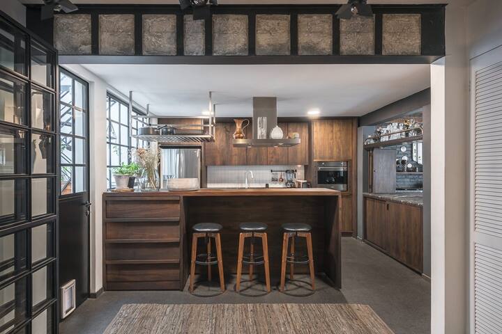 Designer loft & rooftop terrace gallery image 5