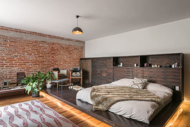 Designer loft & rooftop terrace