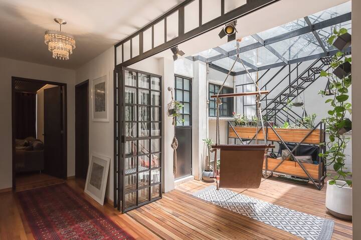 Designer loft & rooftop terrace gallery image 3