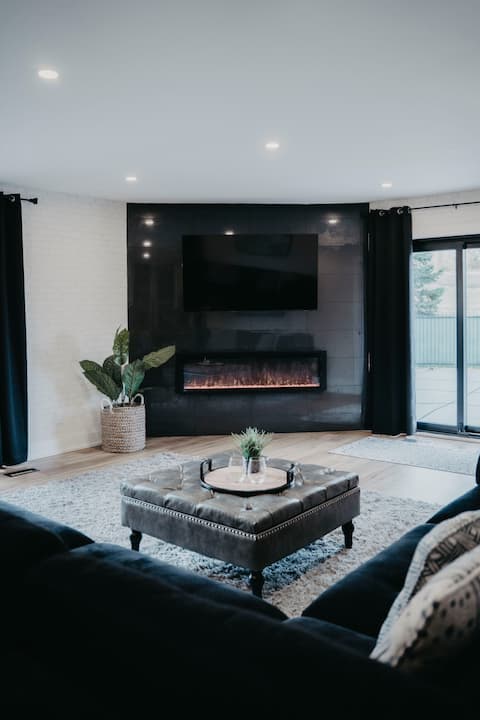 Luxury 6BR Retreat in Horseshoe | Pool + Hot Tub |