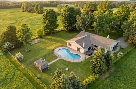 Modern 6BR Retreat in Horseshoe | Pool + Hot Tub |