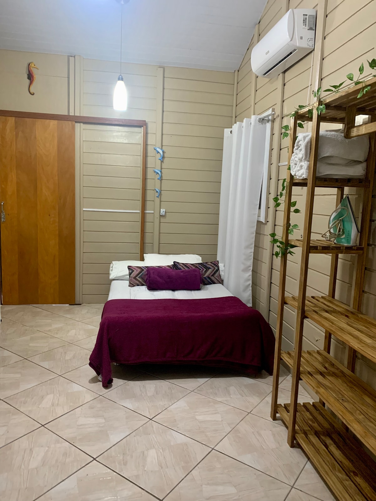 Удобен двоен кауч на спуштање 
Клима уред ❄️