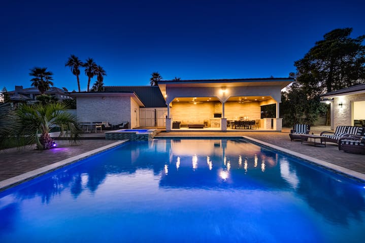 Luxury Oasis Private Pool+Spa+Steam room