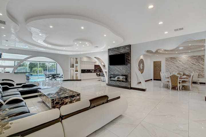 Luxury Oasis Private Pool+Spa+Steam room gallery image 4