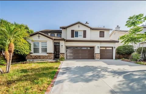 Luxury Beautiful home/close airport/jacuzzi bath