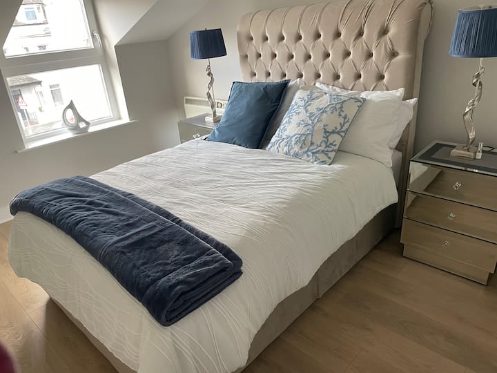 Bay View Luxury Apartment
(Adjacent Apt Available) - Carlingford