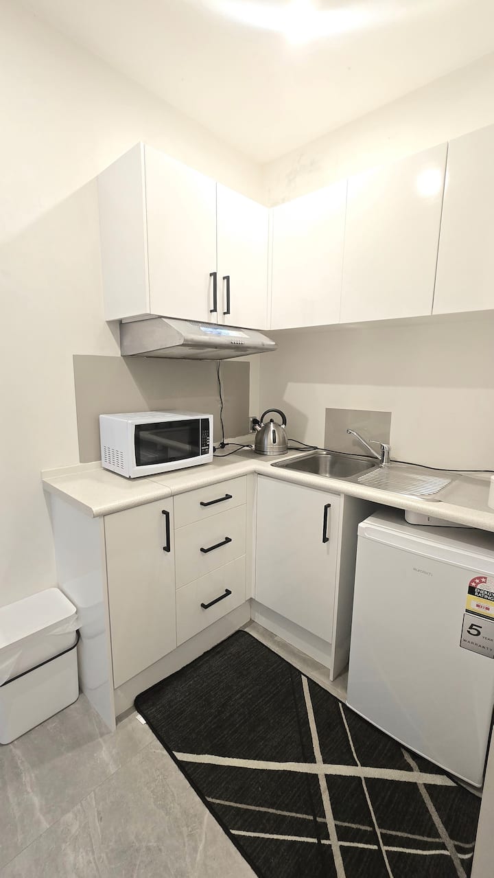 Book 2 Bedrooms In Great Neighbourhood - Auckland