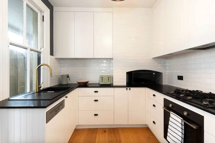 4 Bed Home – Millers Point Home Harbourside gallery image 5