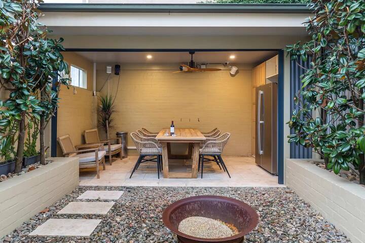 4 Bed Home – Millers Point Home Harbourside gallery image 3