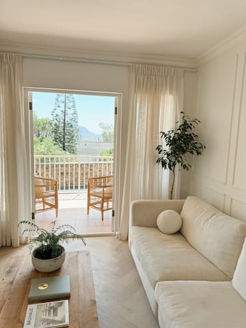 Sacred Abode- Seaside Apartment in Simons Town gallery image 3