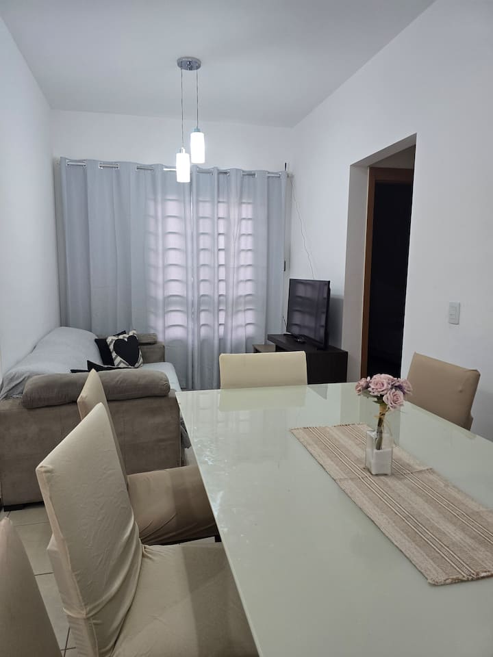 Apto C/garagem, Ar, 2 Quartos Sala Coz. Banheiro - Franca