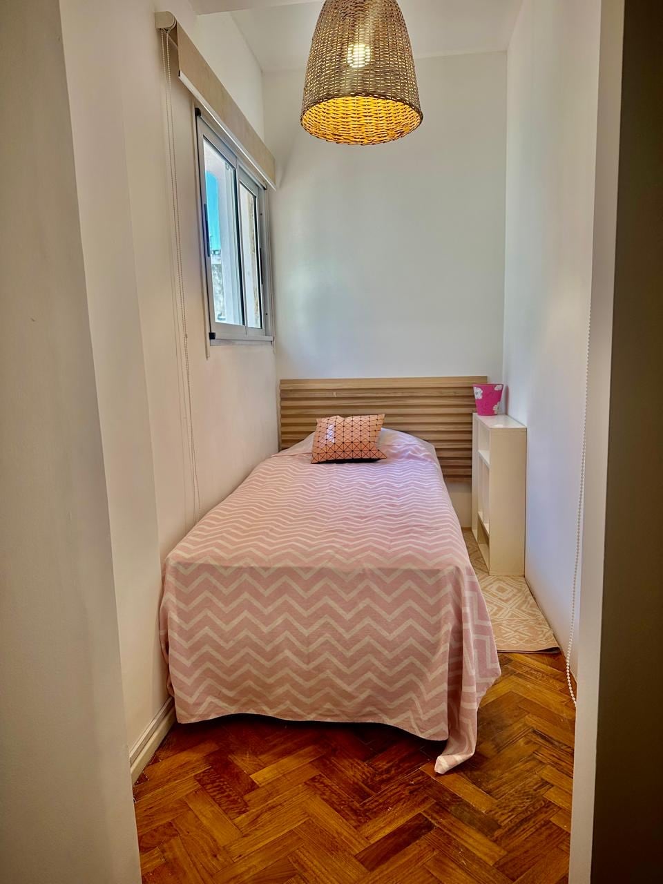 Втора соба со единечен кревет.