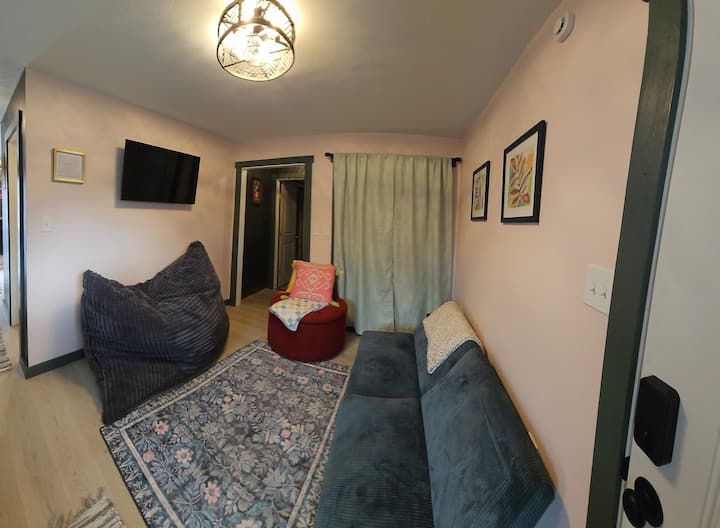 Quiet Hideaway, High Speed Internet & Washer&dryer - Pittsburg, KS