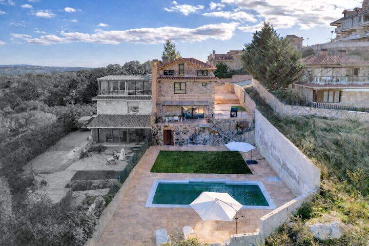Family Villa | Private Pool | Cine |Mountain views
