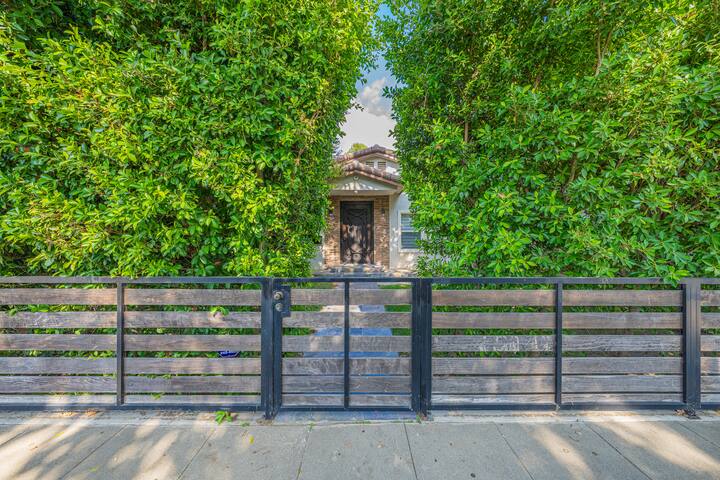 Media District Burbank Airport gallery image 3