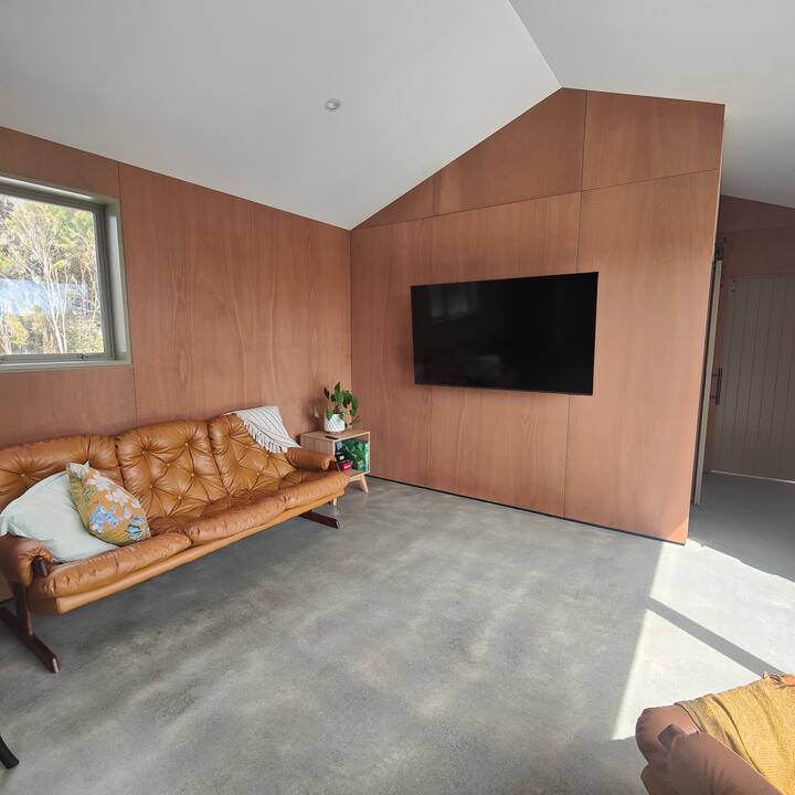 Peaceful Lake House In Native Bush - Moana