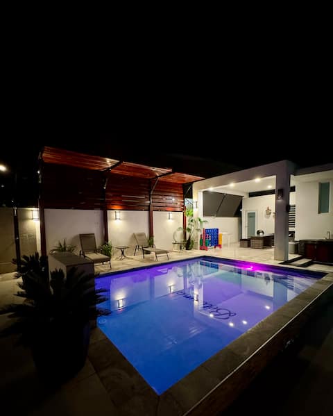 3 Bellamar Property 
with a Pool & Beach Nearby