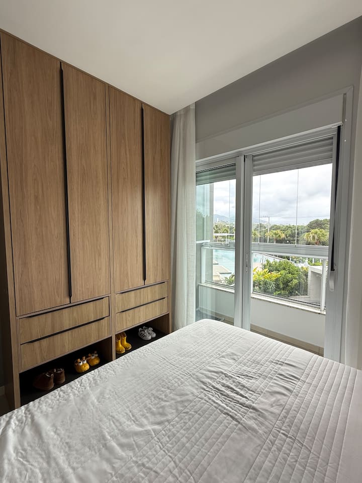 Двоен апартамент с изглед към басейна 