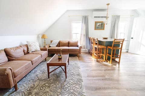 Fresh Spring Suite & Hot Tub