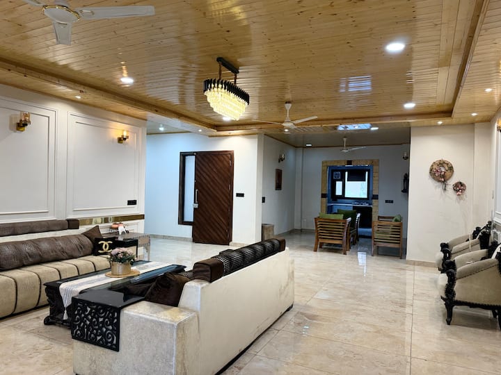 Luxury Villa Hill View Nr Kasauli Barog - Solan
