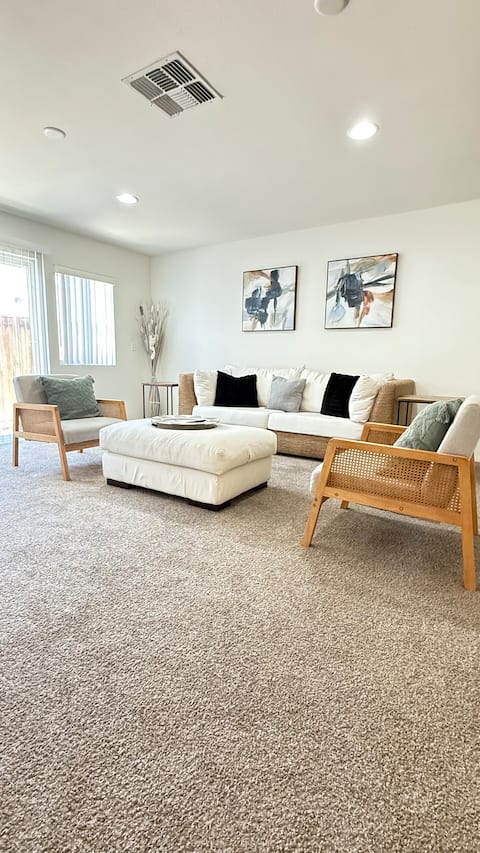 Casa Santa Rosa: 3BR Getaway & Work Space sleeps 7