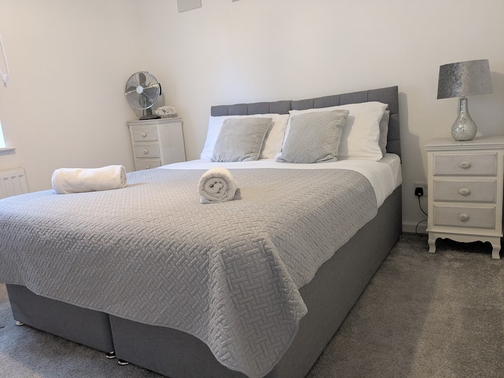 cama tamaño king que se puede dividir en 2 camas individuales.
