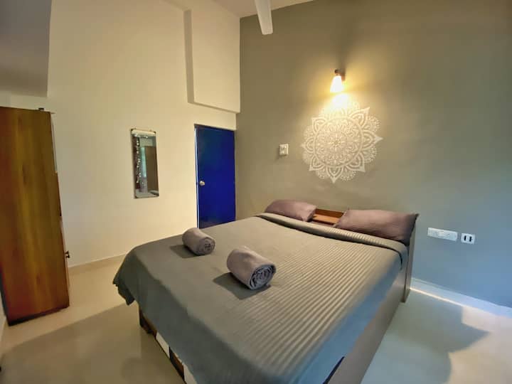 Bedroom 1 image 2