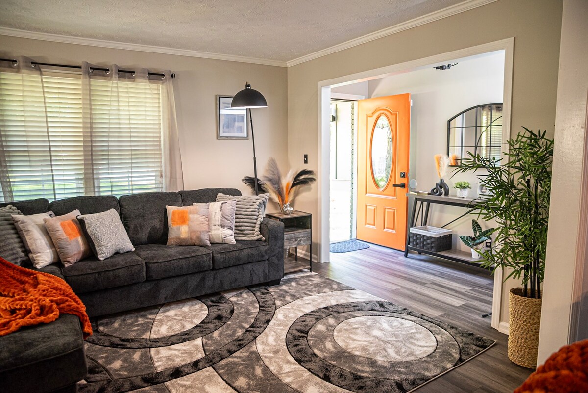 Top performing Airbnb: Orange Oasis Entire Villa in South Fulton