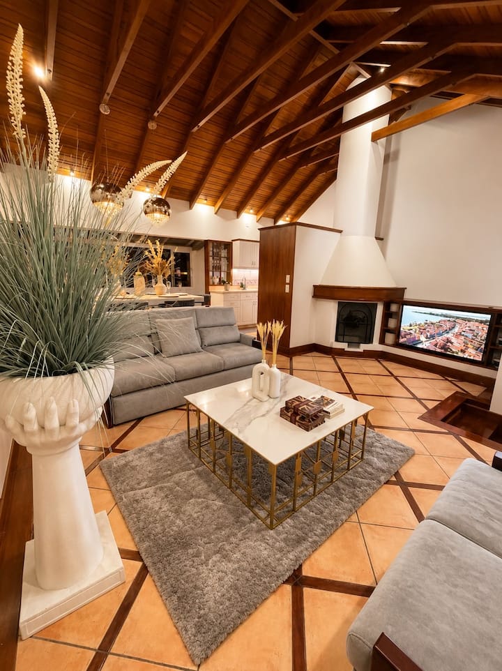 Departamento De Lujo-centro De Cuenca - Cuenca