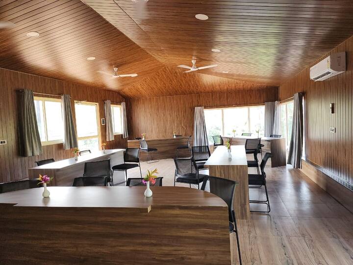 Dining area image 1