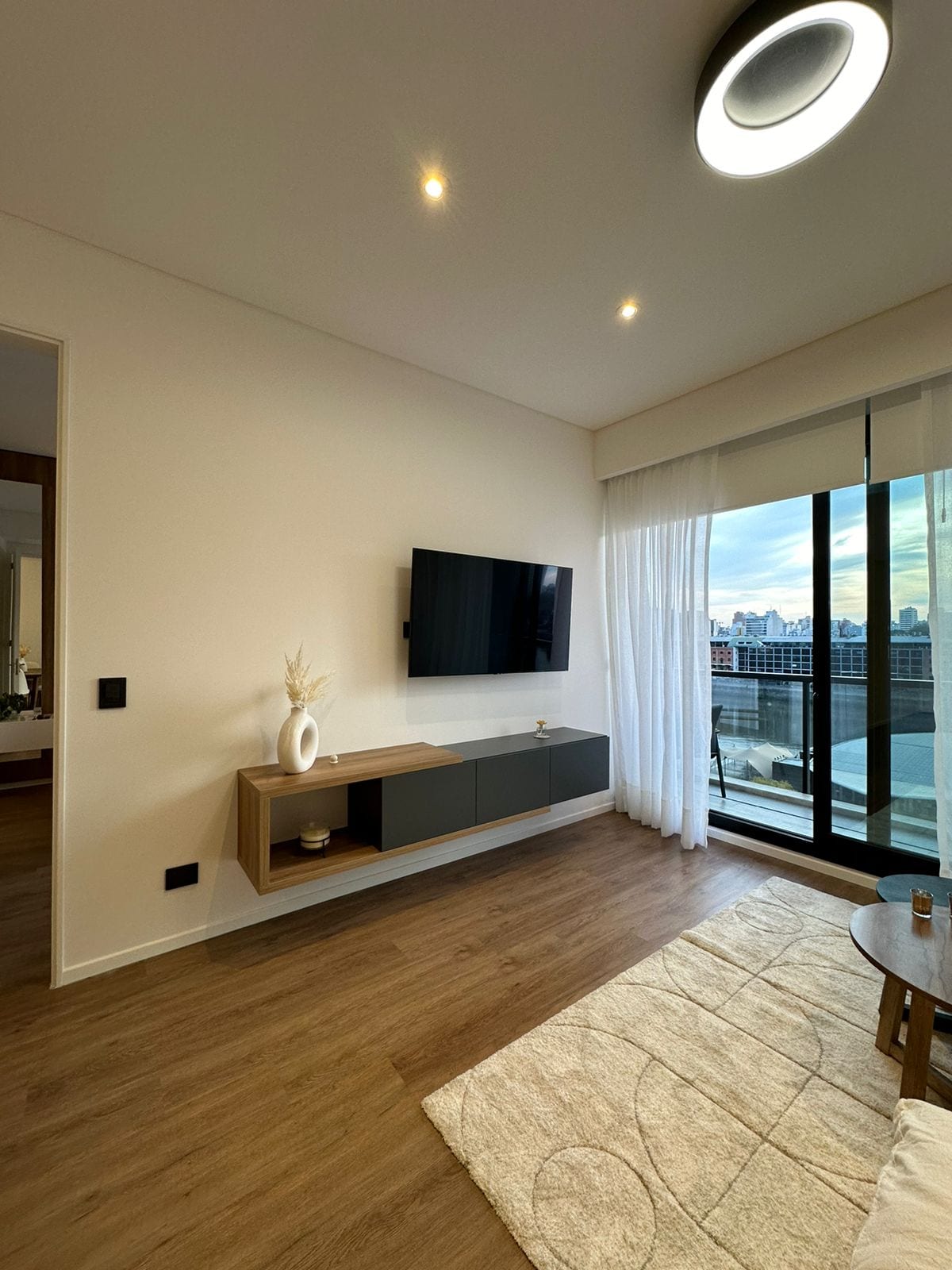 Departamento de 2 ambientes en Puerto Madero con balcón y vista al dique y la ciudad