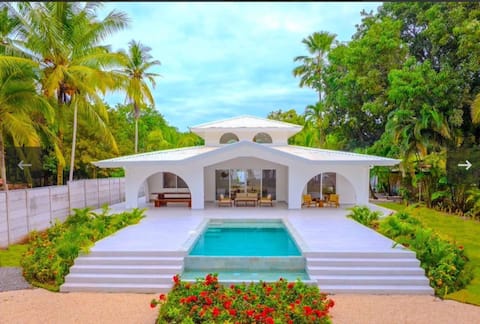 Oceanfront luxury home With Infinity pool.