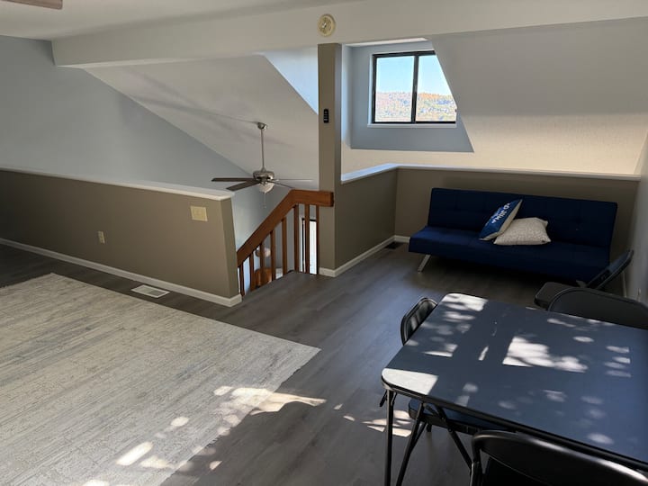 Уживајте во сложувалка или игри во поткровјето и доволно простор за спиење 