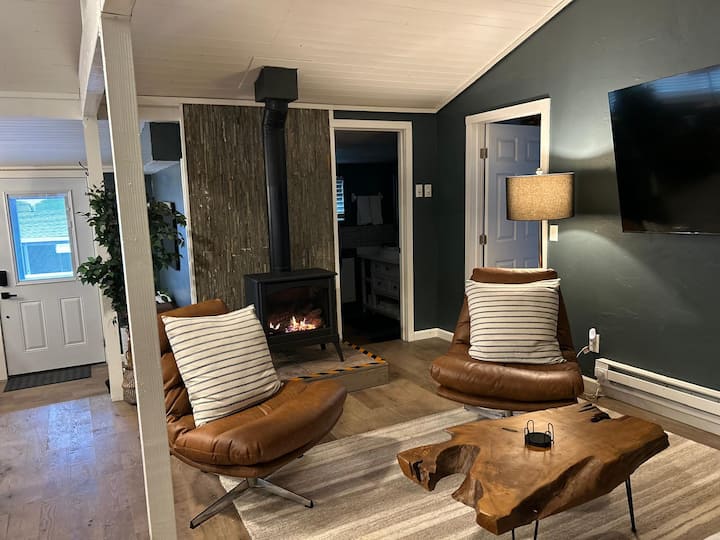 Peek A Bay View Cottage - Bodega Bay, CA