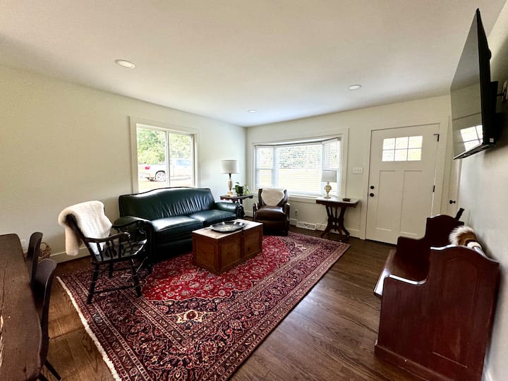 The Green Door Cottage- - Greensboro, NC
