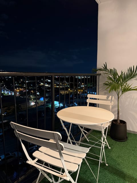 Cozy + family-friendly + quiet + panoramic views