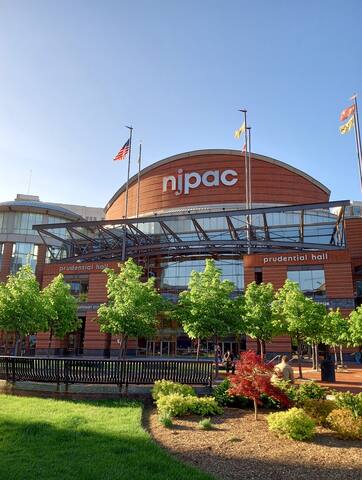 NYC 3Beds/3BR/EWR/Dntw Modern X Comfort Meets Home gallery image 2