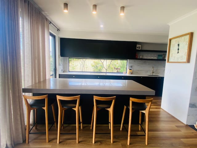 Stylish Dunsborough Home gallery image 4