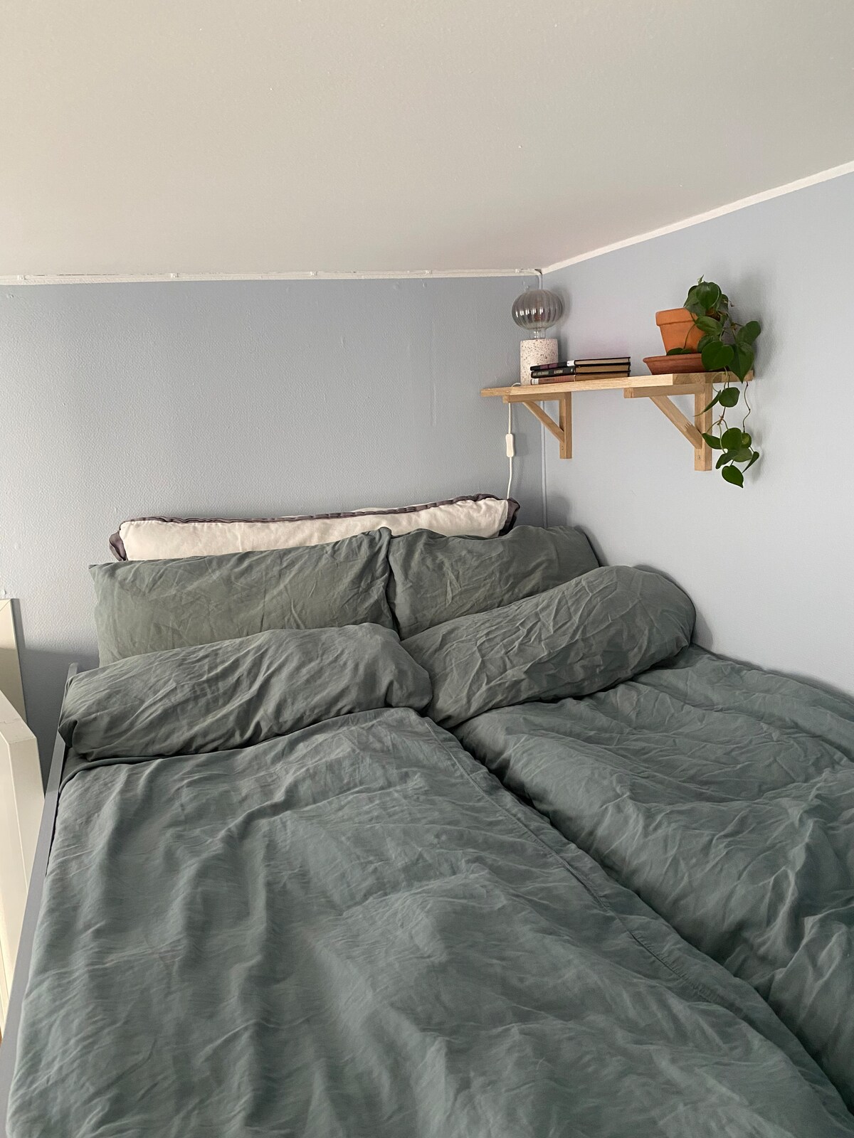 120 cm x 185 cm. Nota: ¡solo 185 cm de largo en la cama! 