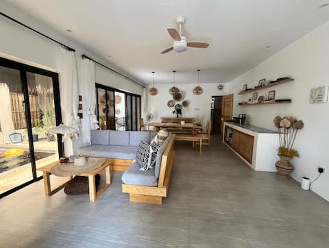 Villa in La Union, 5 Rooms 5 Baths Pool Patio Deck