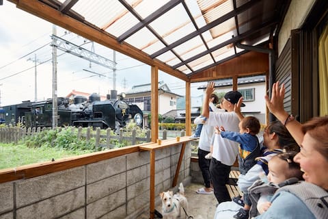 SL locomotive excitement/4 bedrooms + kids room/max 17 people/2 minutes from station/roof BBQ/Nikko 