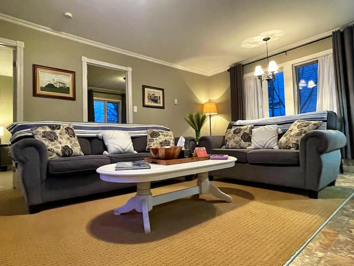 Curling’s Ridge Guesthouse - 2 Bedrooms - Corner Brook