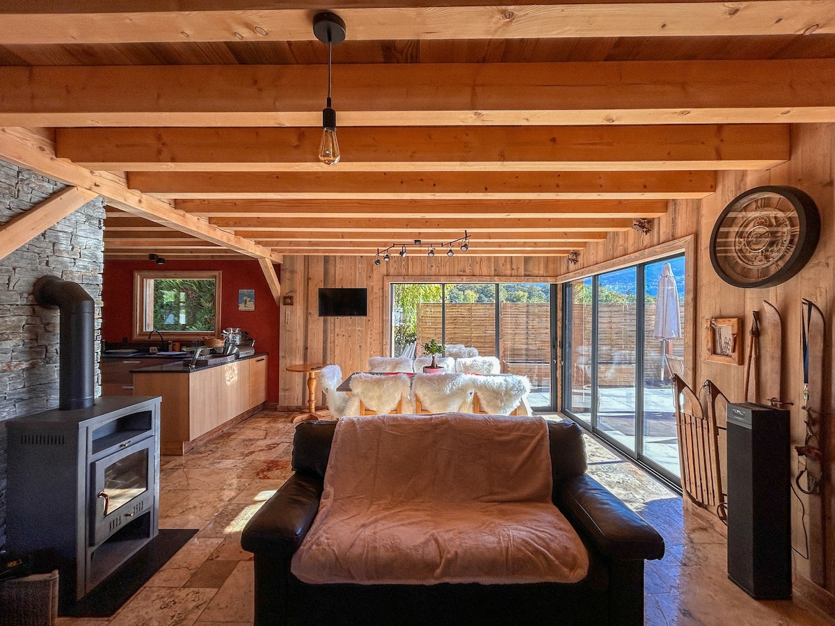 Top performing Airbnb: rental of top of chalet in Sallanches