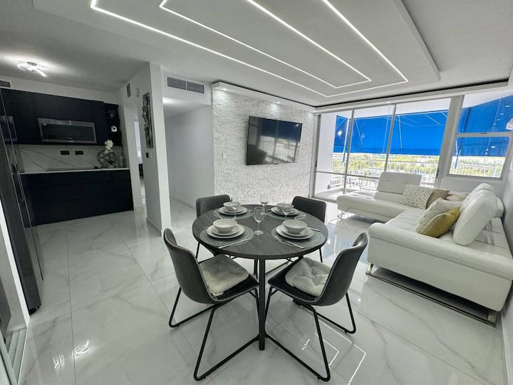 Beachfront 2 Bdrm ~ Walk To Eat ~ W/d ~ King Bed - プエルトリコ