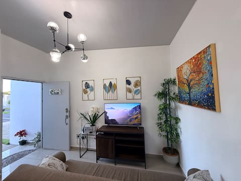 Casa Los Ausoles, with Jacuzzi.